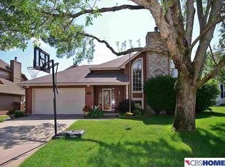815 Valentine Ln, Papillion, NE 68046