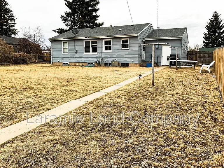 1011 W Curtis St — Photo 15