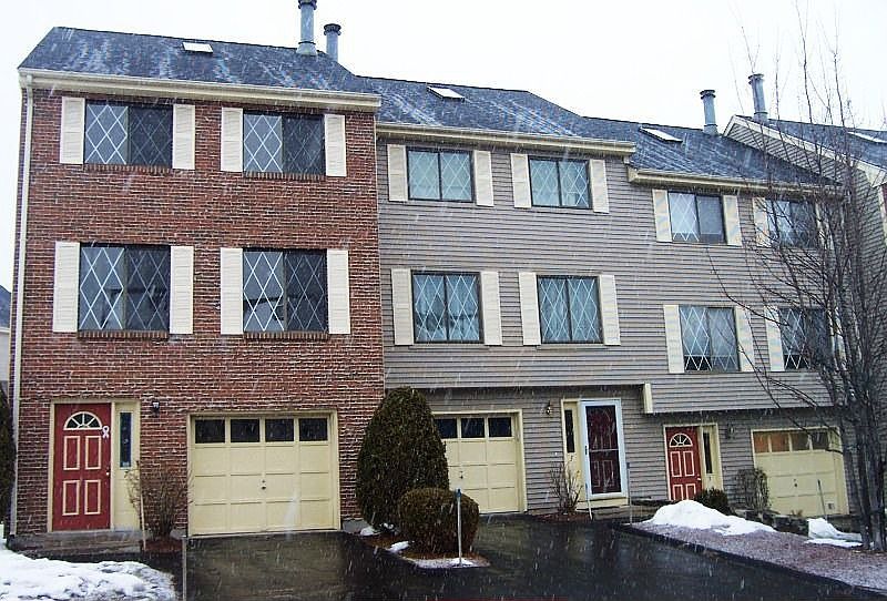 End Unit Town House in The Birches of Merrimack