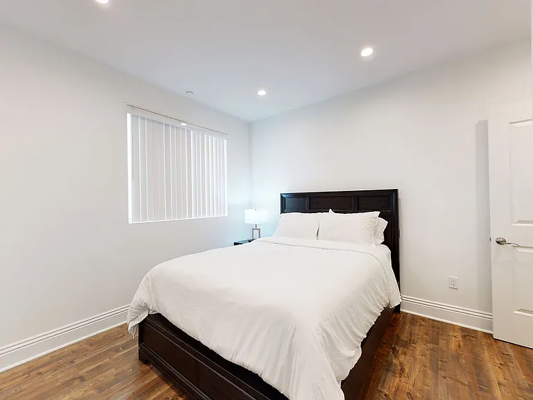 907 S Shenandoah St #101 — Photo 15