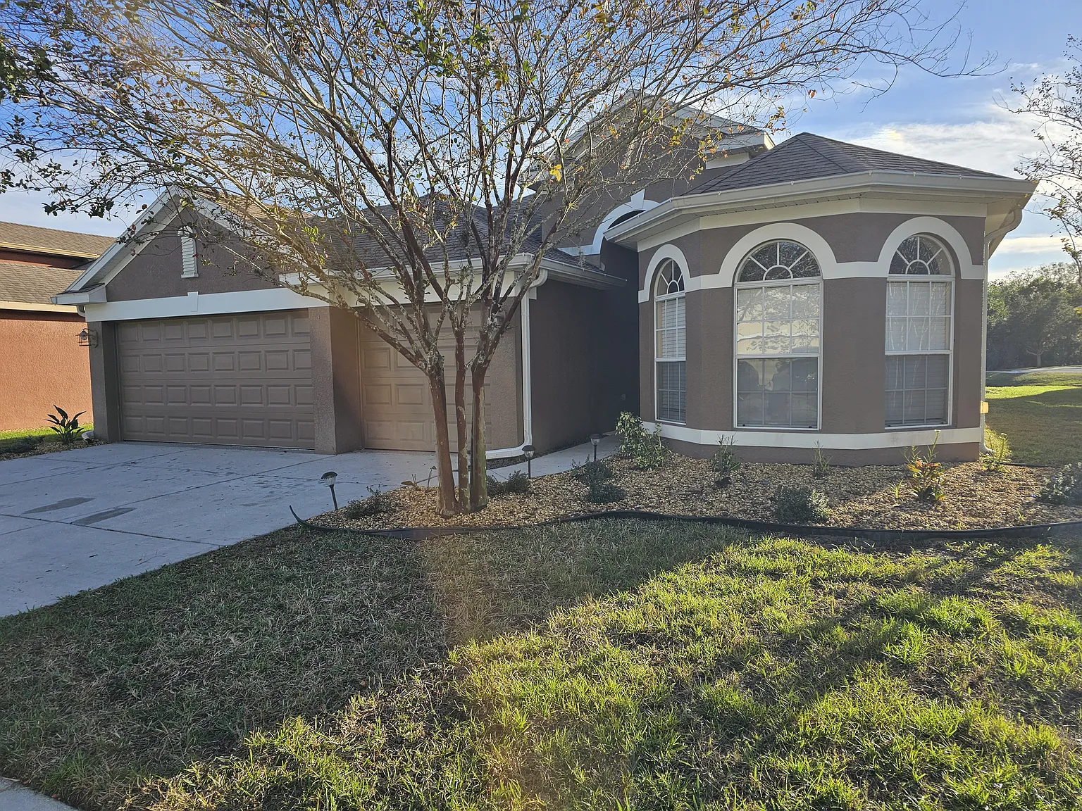 4 bed, 2046 sqft, $2,900 — Photo 2