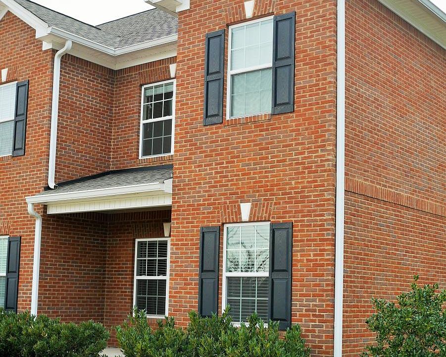 1st image of 1689 Stonebriar Dr NE