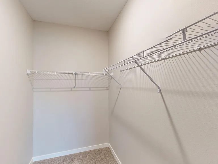 South Pointe Apartments — Photo 47