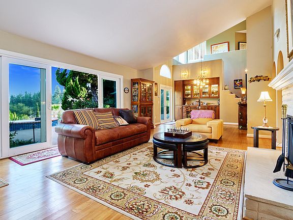 2nd image of 4304 Beverly Dr