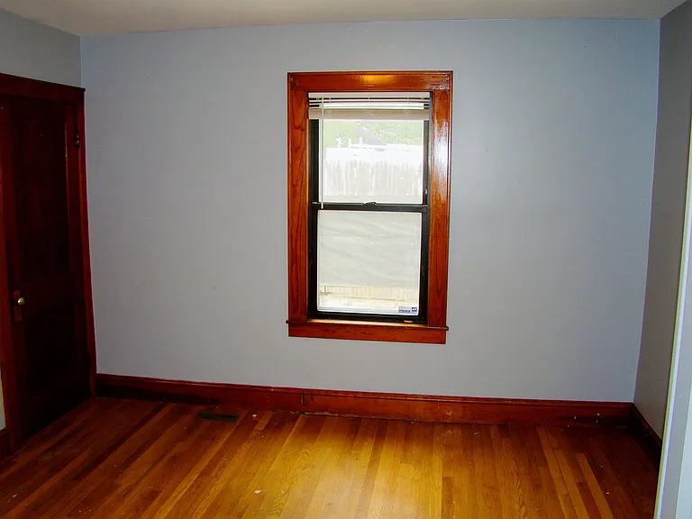 145 McQuesten St — Photo 7