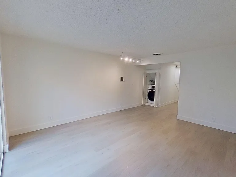 437-443 W Valencia Dr — Photo 11