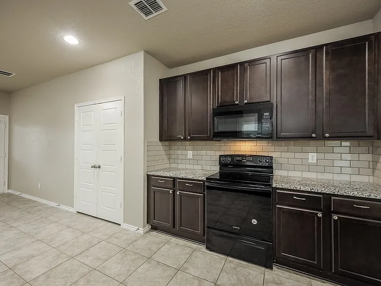 7410 Coral Bells Ct — Photo 8