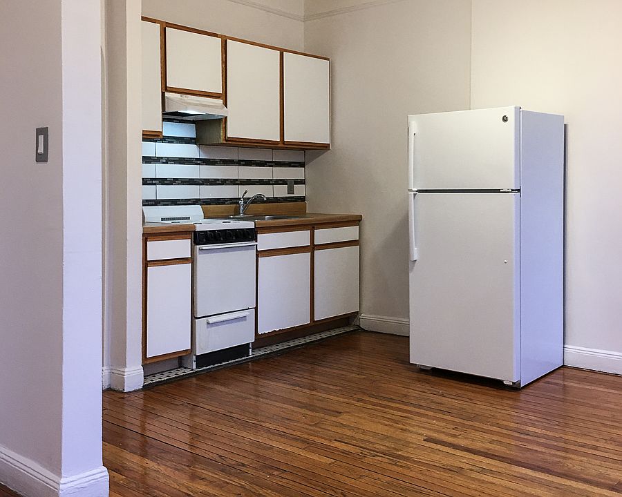 1st image of 469 Saint Johns Pl APT 4B