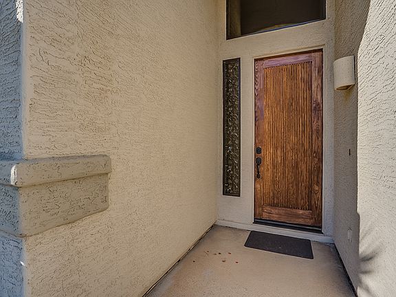 4th image of 692 W Honeysuckle Dr