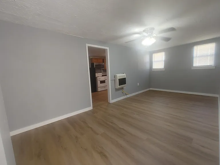 1013 Elm Ave #D — Photo 11