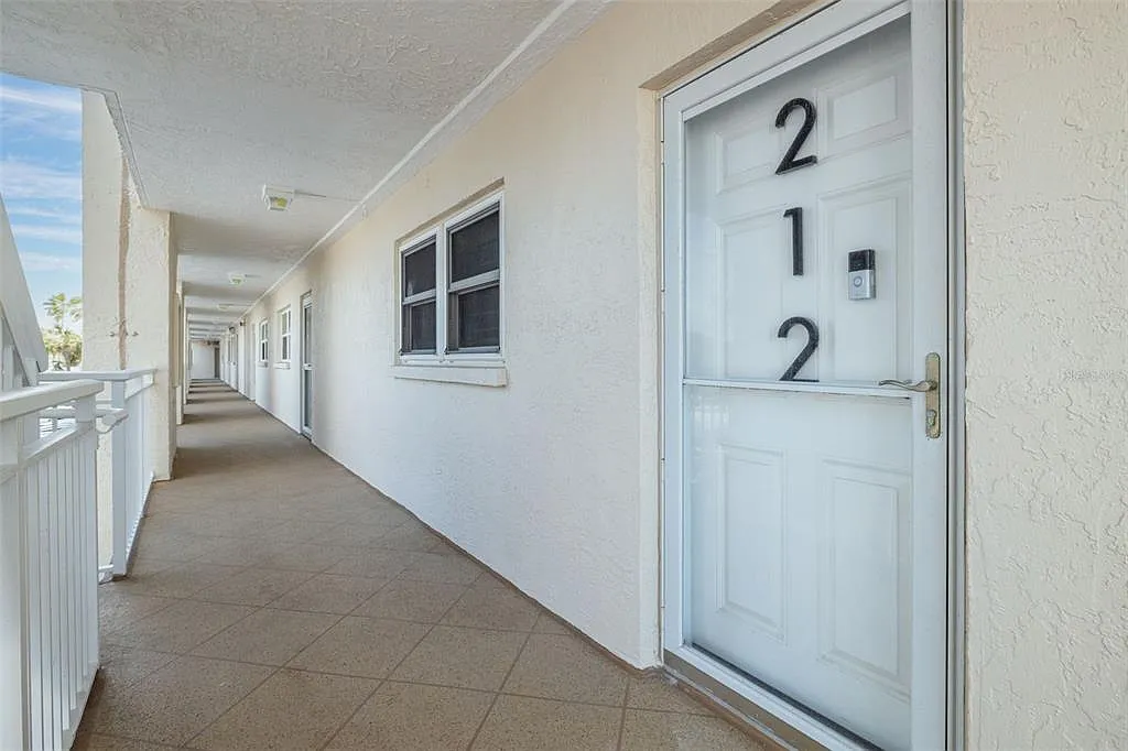 2 bed, 2.0 bath, 905 sqft, $5,000 — Photo 4