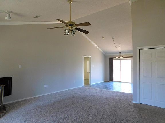 4th image of 106 Palo Verde Ln