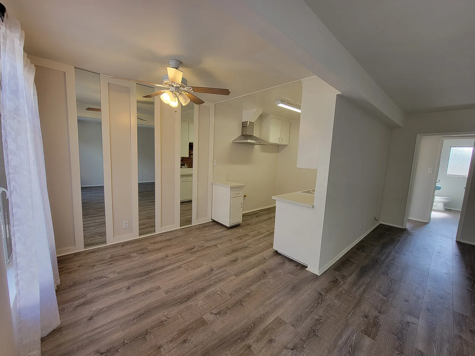 13531 Wyandotte St — Photo 3