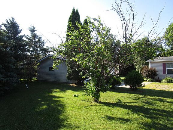 3rd image of 402 Mocking Bird Ln