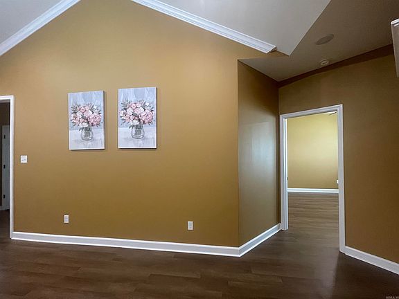 3rd image of 66 Springtree Cir
