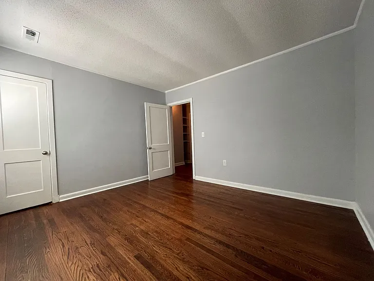 Dolphin Apartments — Photo 15