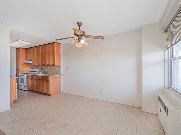 2630 Cropsey Avenue image 6 of 21