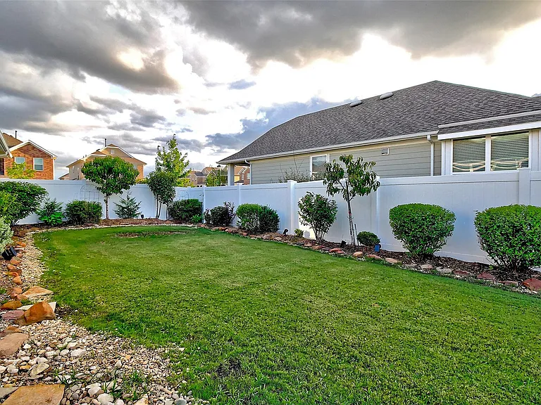 1409 Ellis Ln — Photo 29