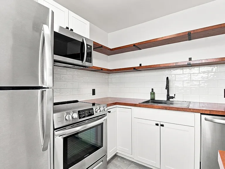 10415 Carrollbrook Cir #207 — Photo 11