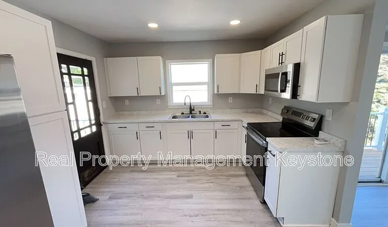 1122 Stock St — Photo 6