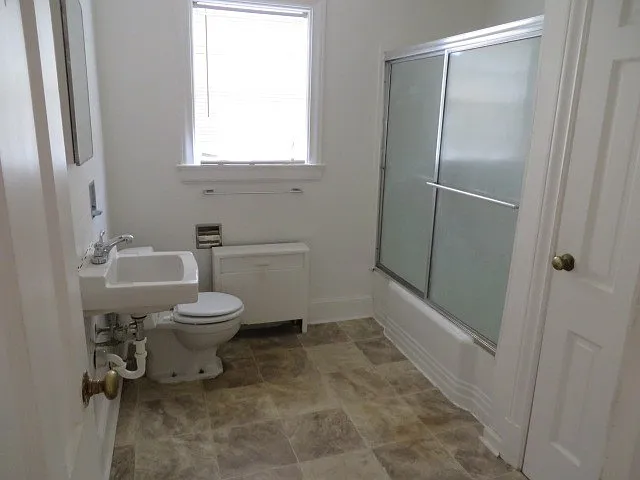 228 Windsor St — Photo 6
