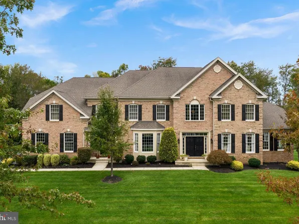 2 Sleepy Hollow Ct, Allentown, NJ 08501