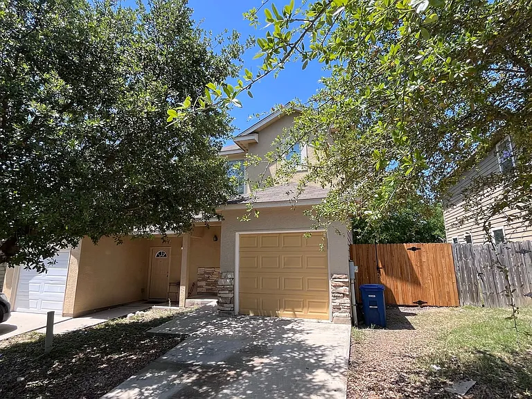 5107-5109 Flipper Dr — Photo 1