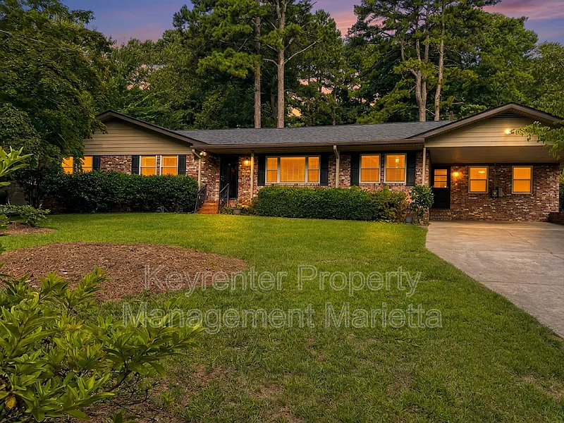 725 McBurnette Rd NE