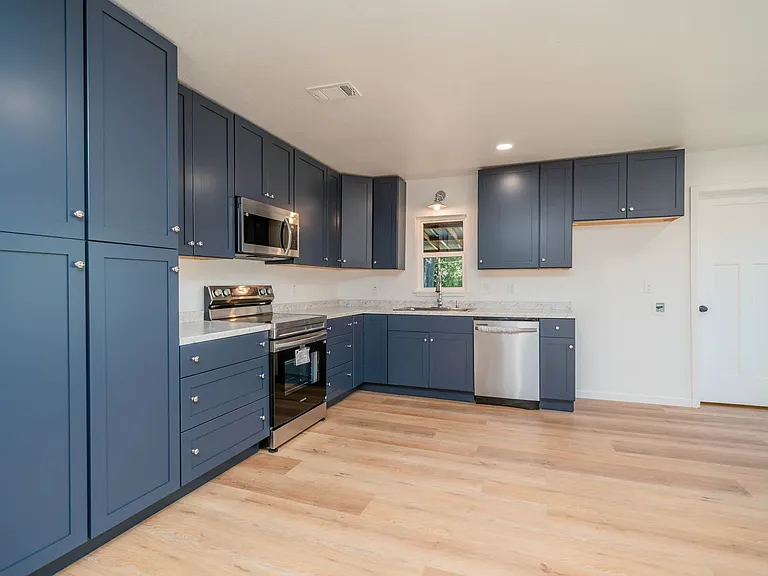 607 N Pacific St — Photo 9