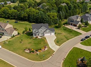 N47W22290 Woodleaf Way, Pewaukee, WI 53072