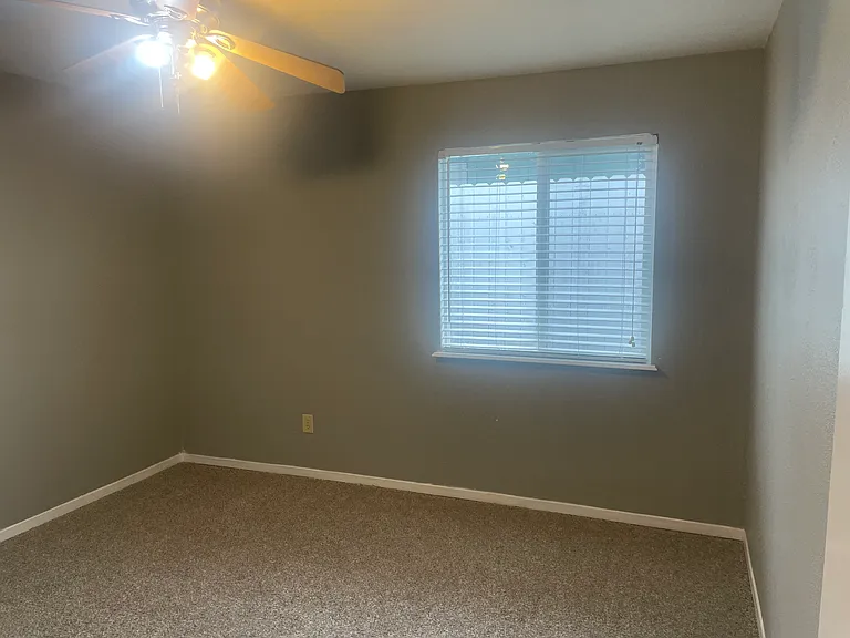 303 E Bullard Ave — Photo 7