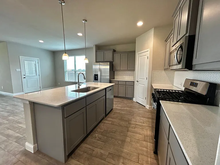 16028 Bronte Ln — Photo 6