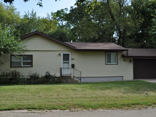 1319 E La Salle St, Freeport, IL 61032