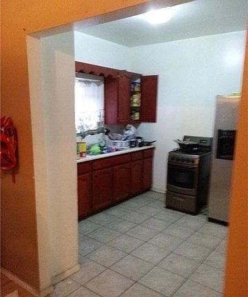 5th image of 898 E 40th Pl