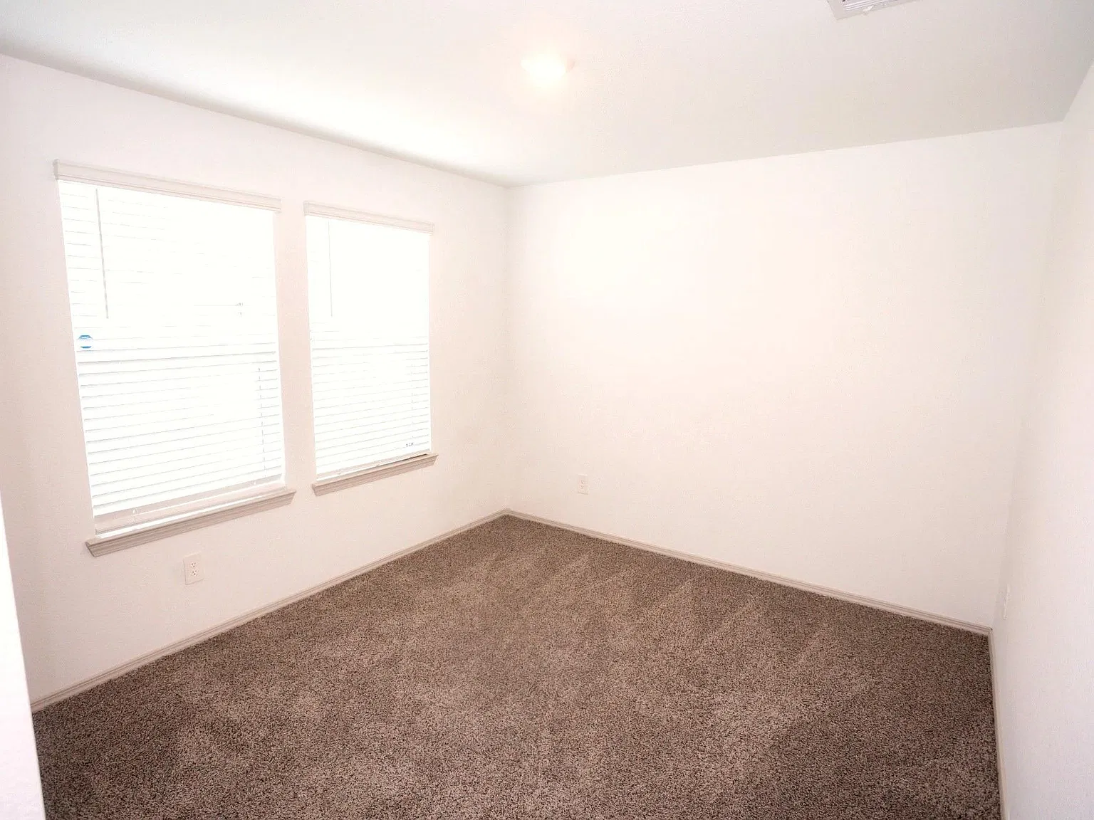 4 bed, 2.0 bath, 1861 sqft, $2,750 — Photo 3