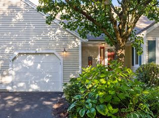 2 Pga Ln, Mashpee, MA 02649