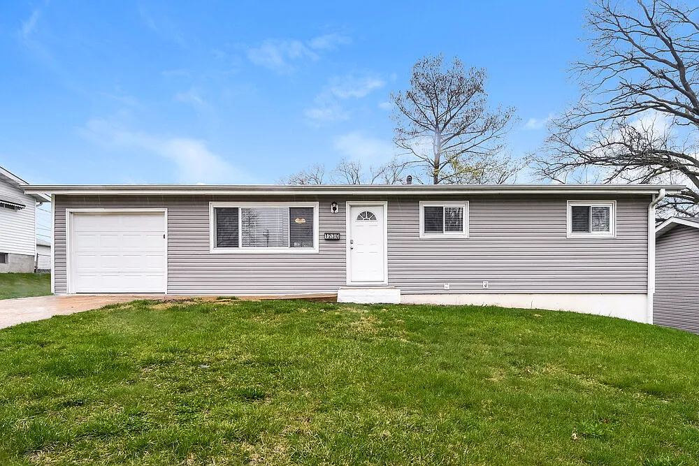 3 bed, 1.0 bath, 960 sqft, $1,765 — Photo 1