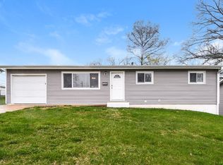 1230 Acredale Dr, Florissant, MO 63033