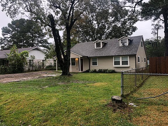 From street to front of home