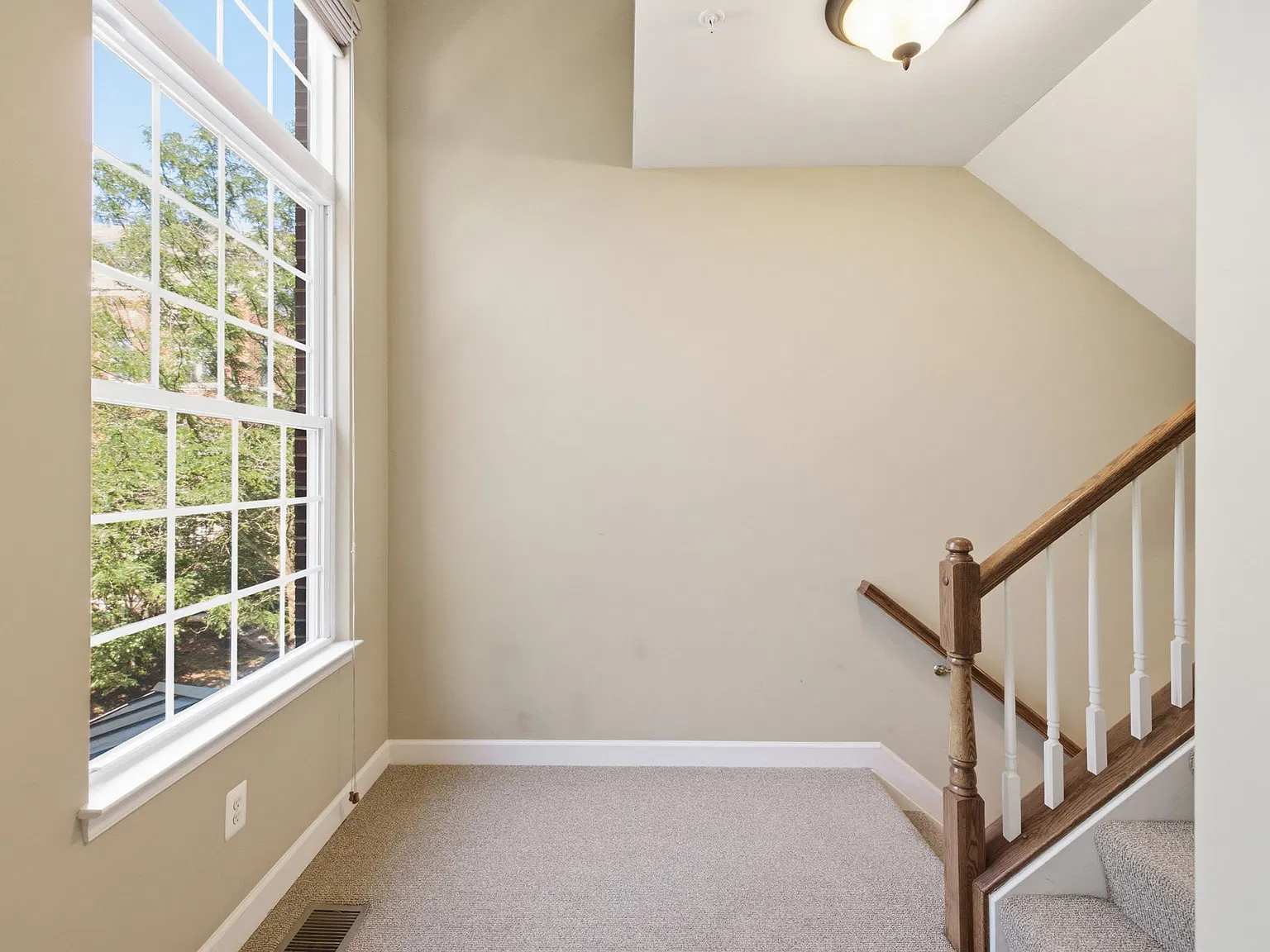 3 bed, 2.5 bath, 1924 sqft, $3,200 — Photo 4