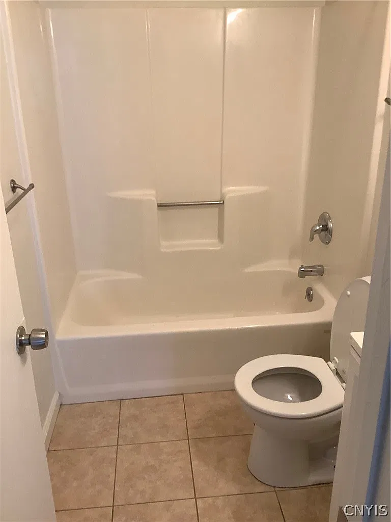 Studio, 1.0 bath, 7712 sqft, $900 — Photo 4
