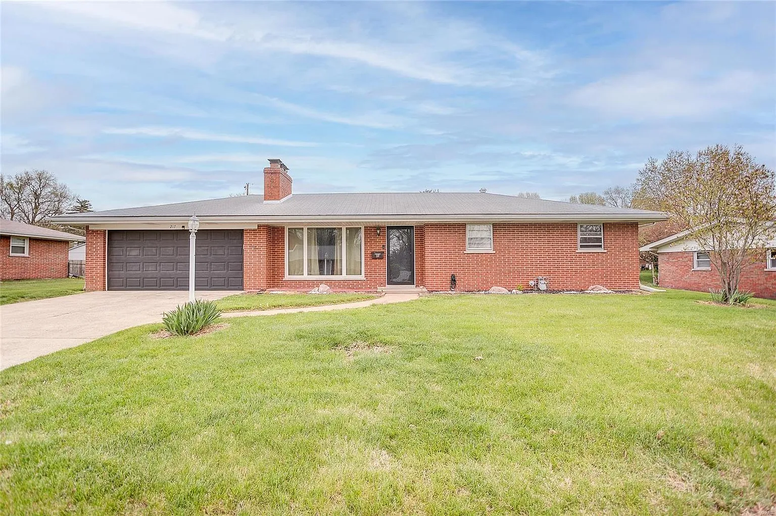 217 Springdale Dr photo 1
