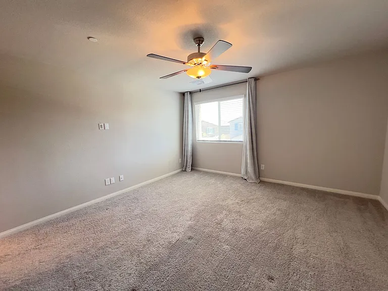 10946 Cambridge Lakes Ave — Photo 11