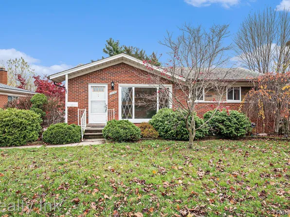 17836 N Wind Dr, Fraser, MI 48026