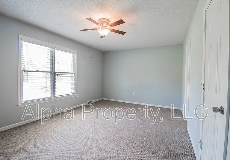 102 Ticonderoga Dr — Photo 12