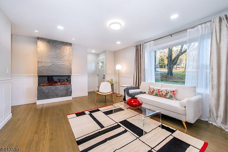 1st image of 17 Putters Rd