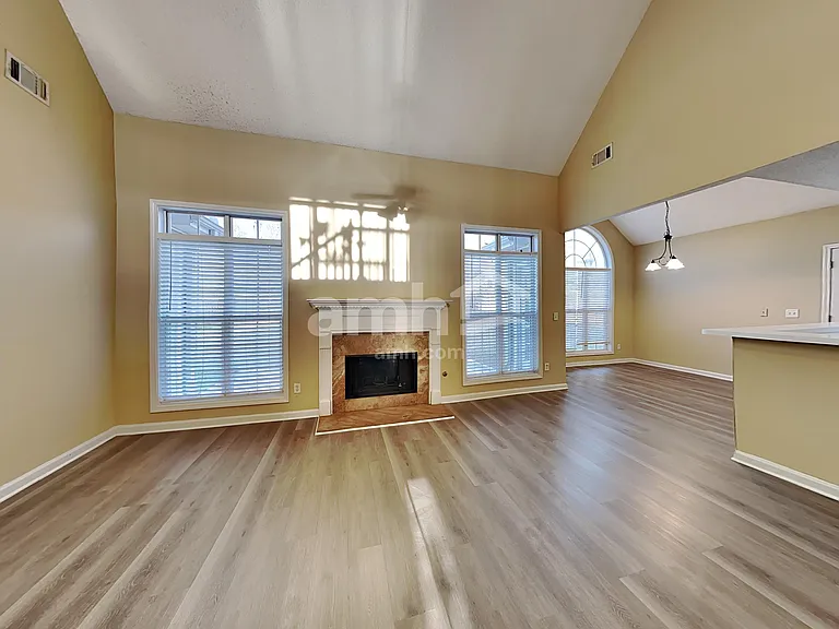 447 The Gables Dr — Photo 6