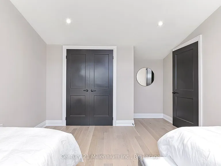 82 Goldie Ct — Photo 32