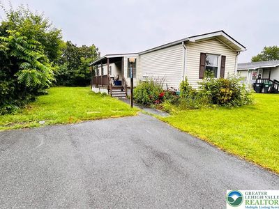 207 Goldenrod Xing E, Bath, PA, 18014