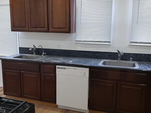 5th image of 1148 S Holt Ave